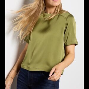Evereve Rylan olive Green Short Sleeve blouse Top